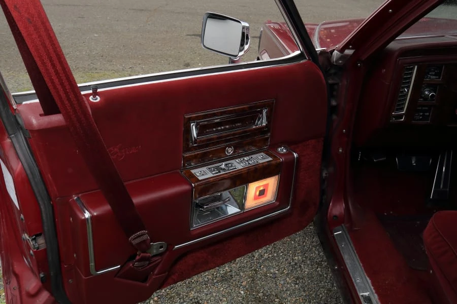 1990 Cadillac Brougham - Image 15 of 25