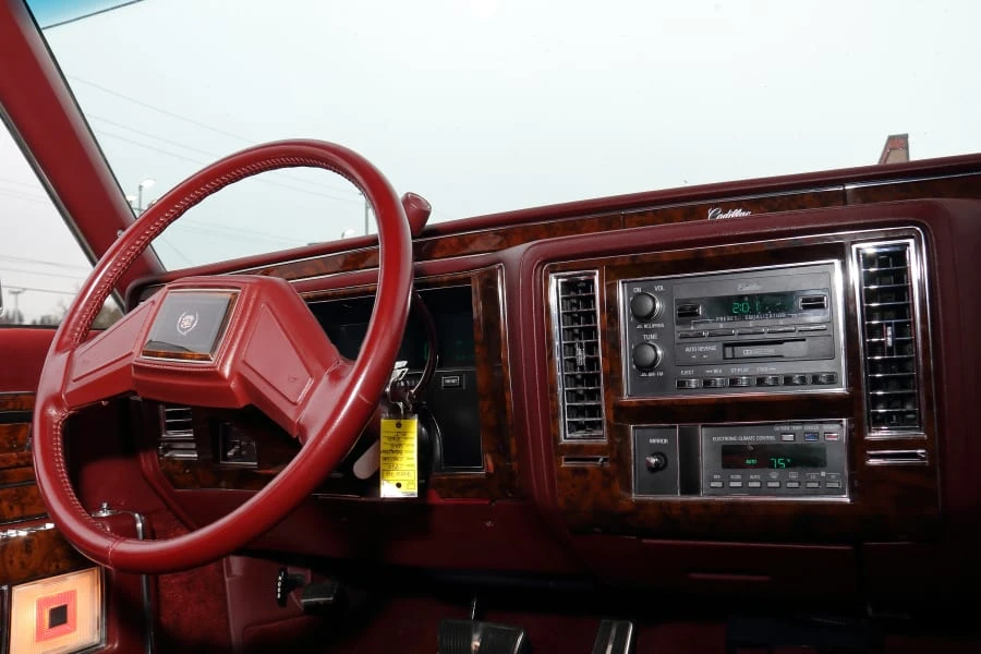 1990 Cadillac Brougham - Image 13 of 25