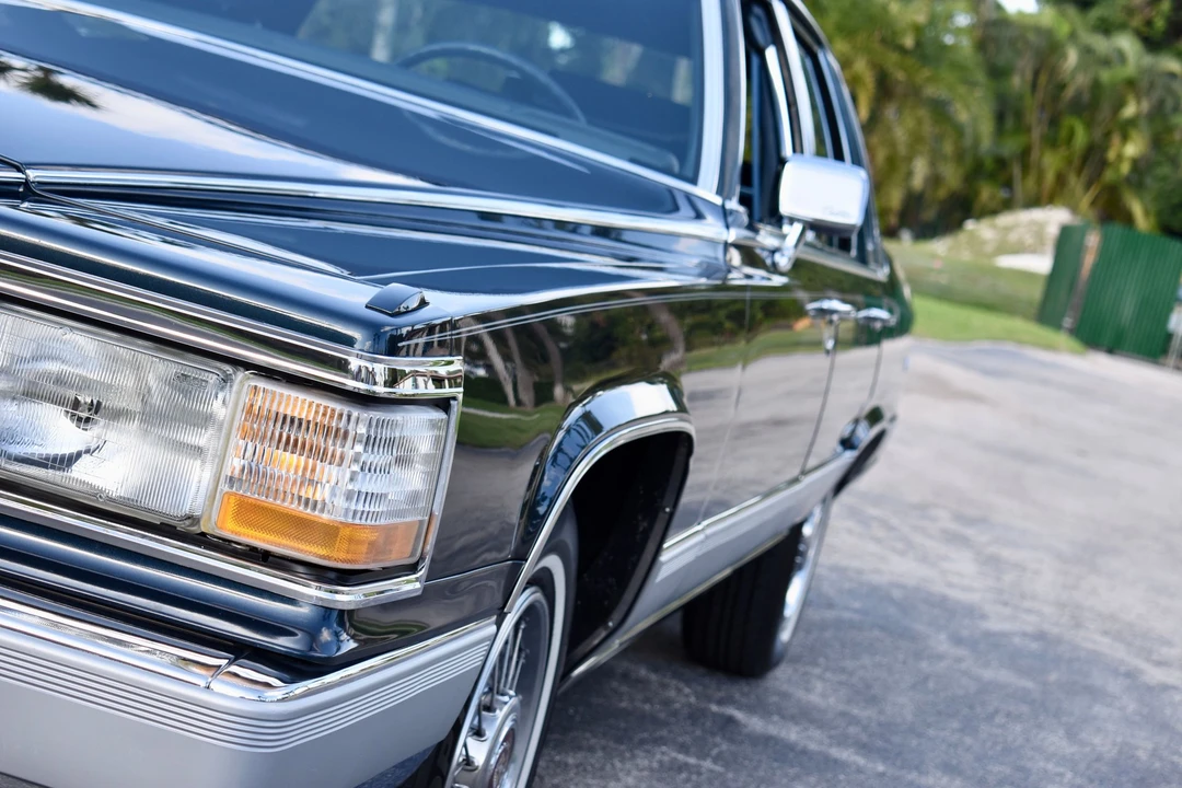 1990 Cadillac Brougham - Image 11 of 31