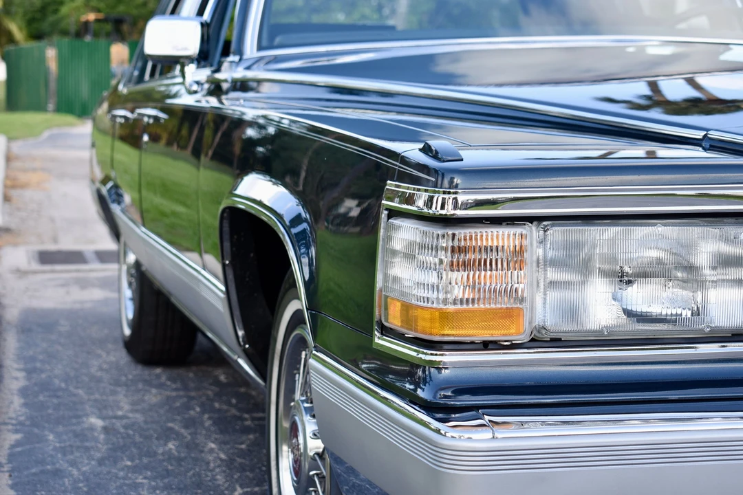 1990 Cadillac Brougham - Image 12 of 31