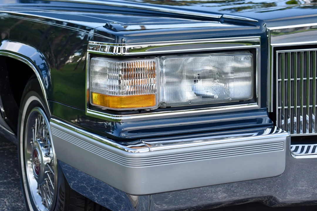 1990 Cadillac Brougham - Image 13 of 31
