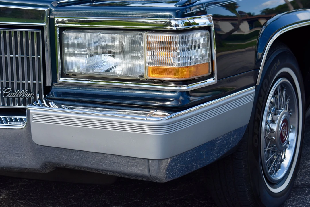 1990 Cadillac Brougham - Image 14 of 31