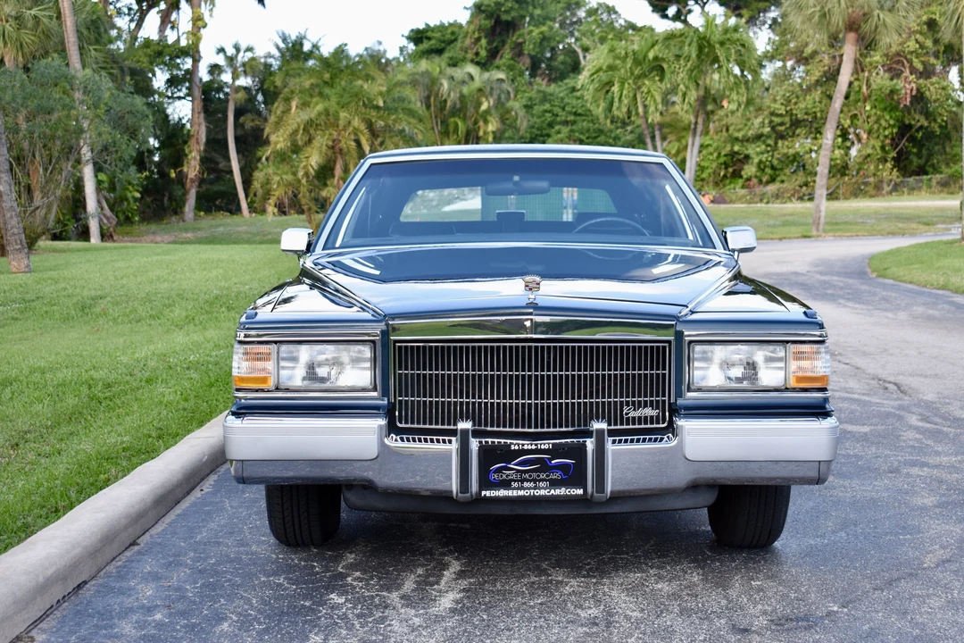 1990 Cadillac Brougham - Image 15 of 31