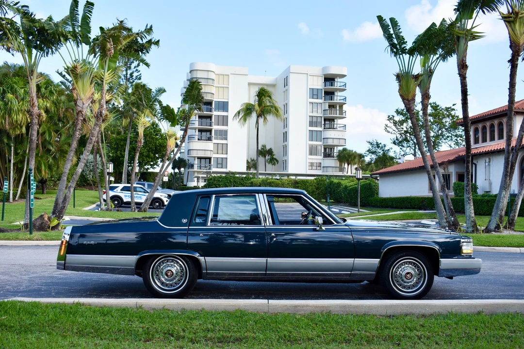1990 Cadillac Brougham - Image 16 of 31