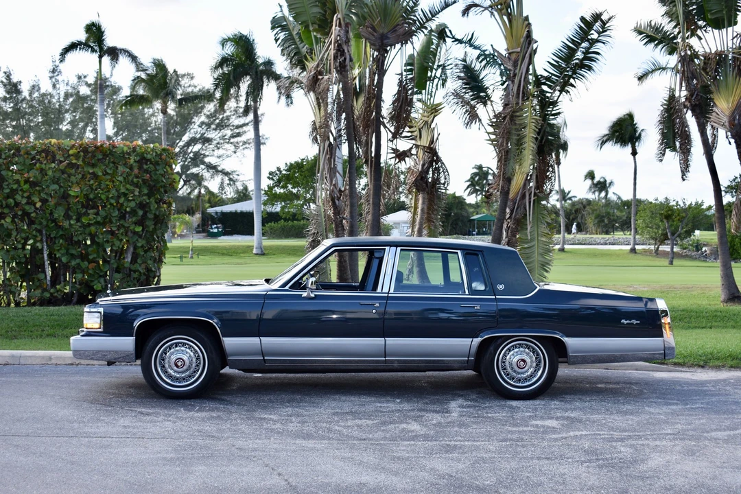1990 Cadillac Brougham - Image 17 of 31