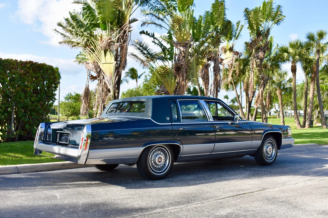 1990 Cadillac Brougham - Image 19 of 31