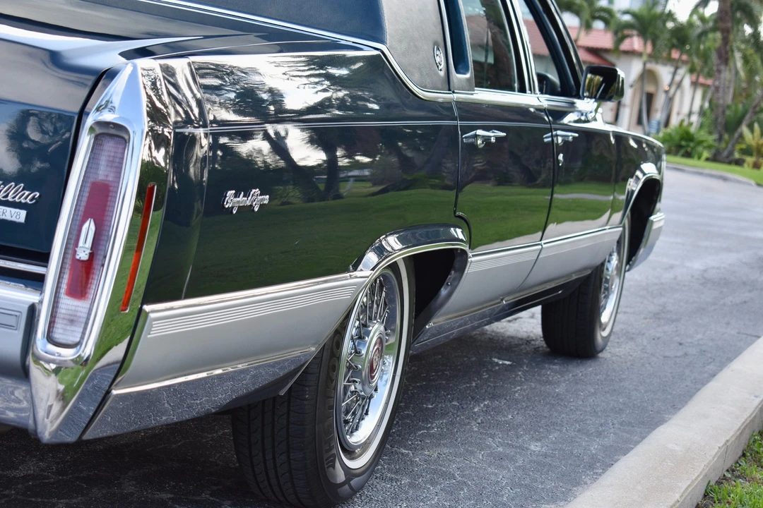 1990 Cadillac Brougham - Image 22 of 31