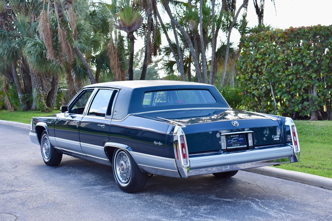 1990 Cadillac Brougham - Image 24 of 31