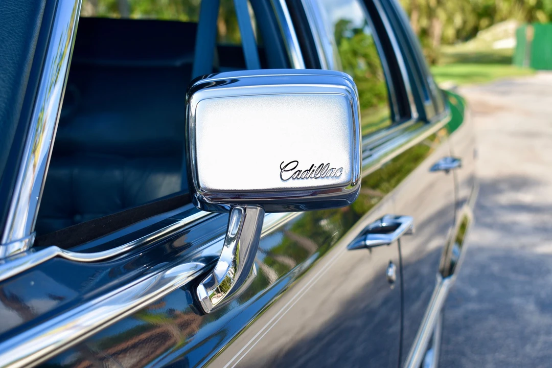 1990 Cadillac Brougham - Image 28 of 31