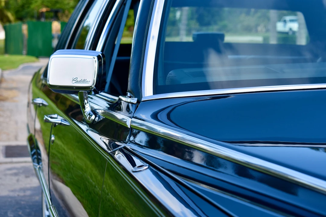 1990 Cadillac Brougham - Image 30 of 31
