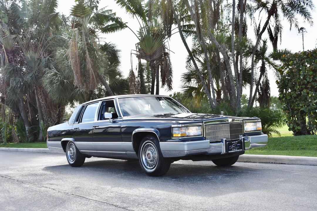 1990 Cadillac Brougham - Image 4 of 31