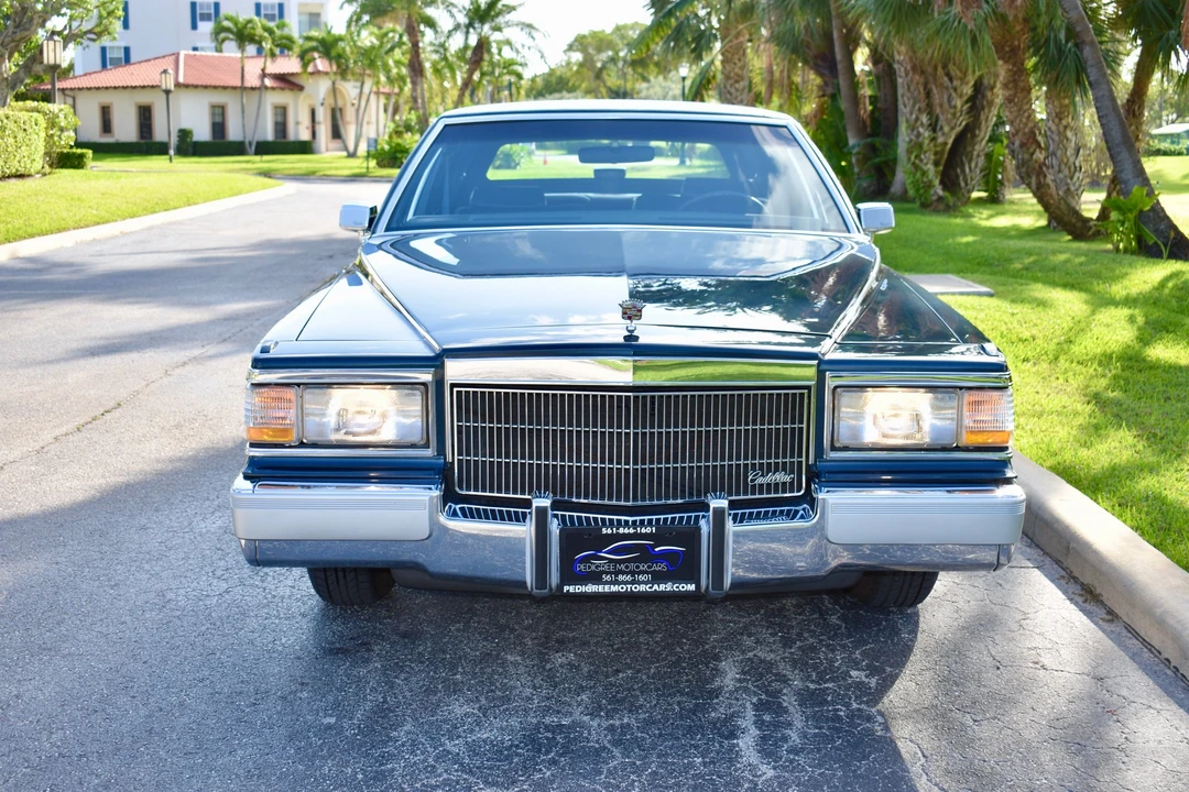 1990 Cadillac Brougham - Image 9 of 31