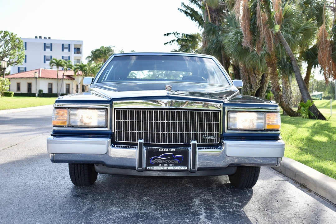 1990 Cadillac Brougham - Image 10 of 31