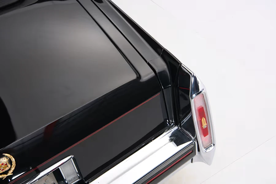 1990 Cadillac Brougham - Image 29 of 31