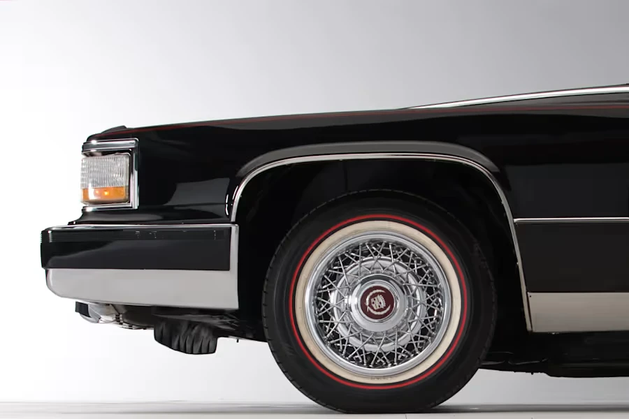 1990 Cadillac Brougham - Image 11 of 31
