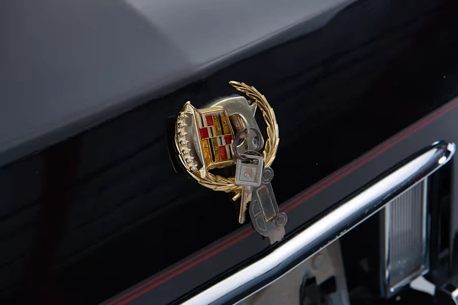 1990 Cadillac Brougham - Image 30 of 31