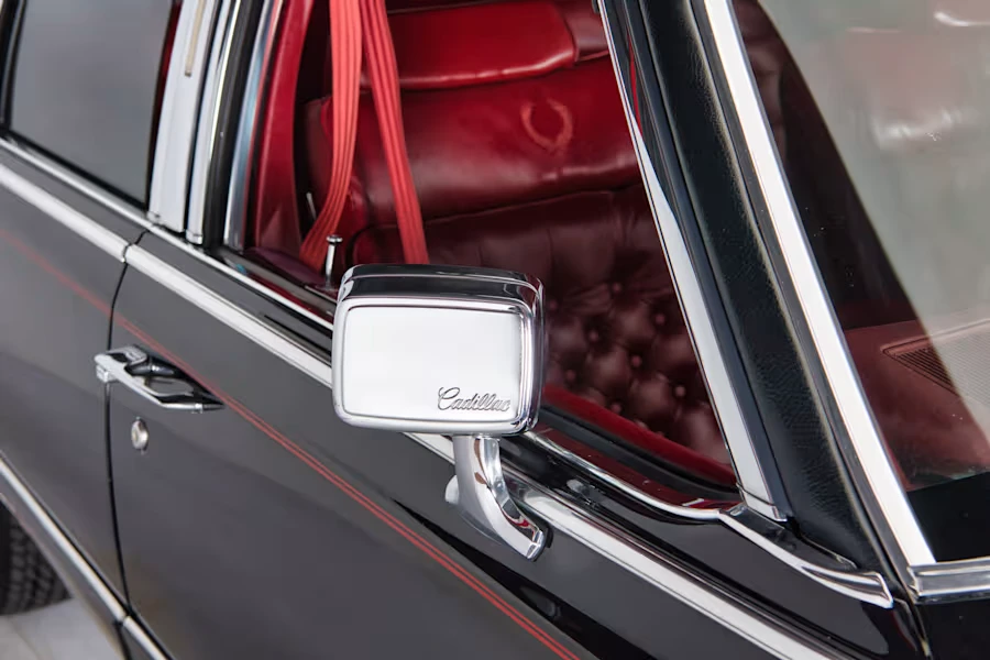 1990 Cadillac Brougham - Image 24 of 31