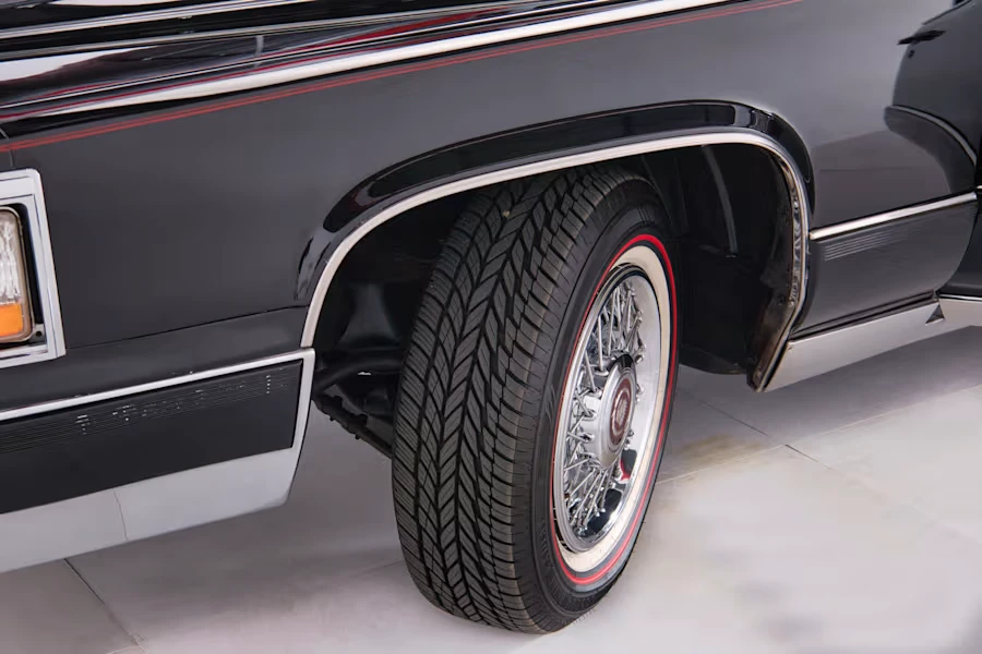1990 Cadillac Brougham - Image 28 of 31