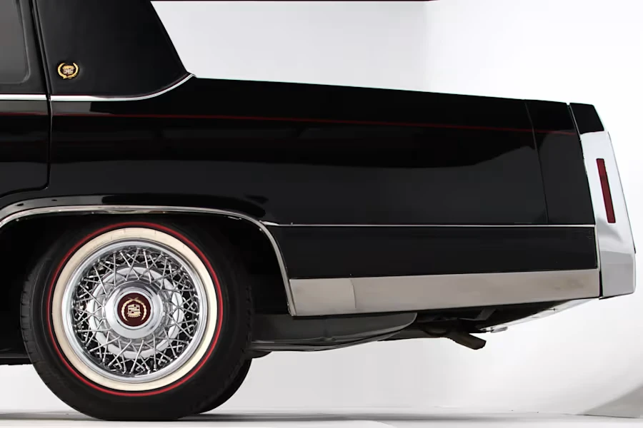 1990 Cadillac Brougham - Image 12 of 31