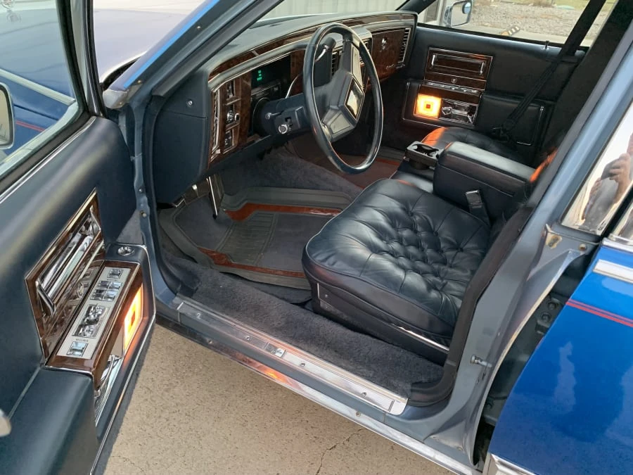 1990 Cadillac Brougham - Image 4 of 10