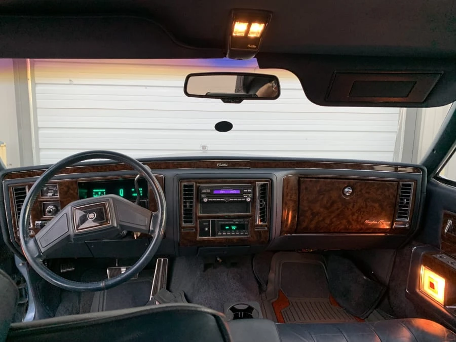 1990 Cadillac Brougham - Image 6 of 10