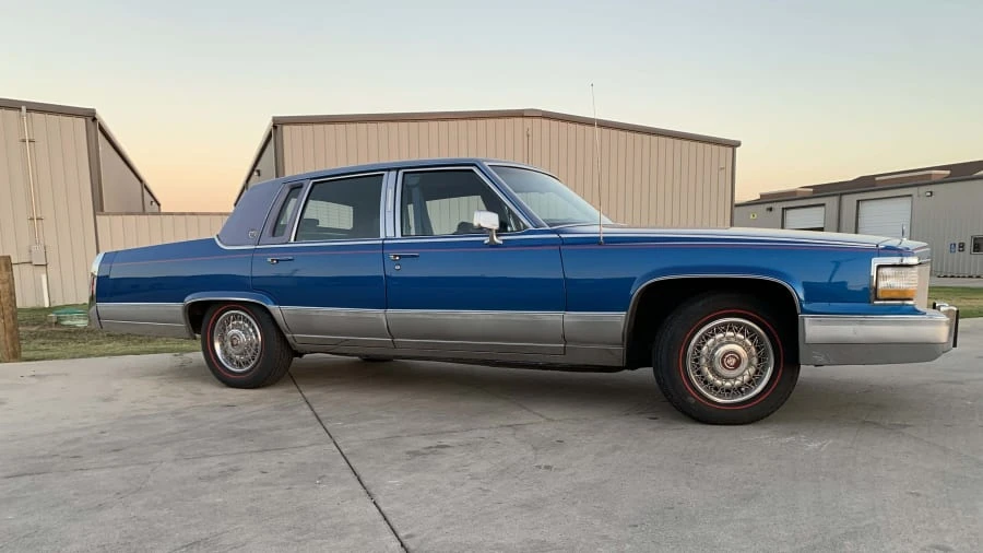 1990 Cadillac Brougham - Image 3 of 10