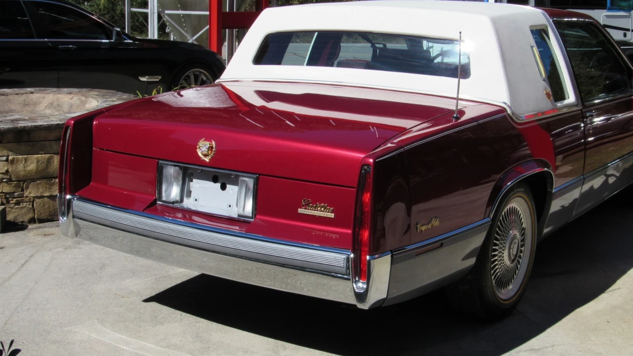 1990 Cadillac DeVille 7th Gen - Image 4 of 21