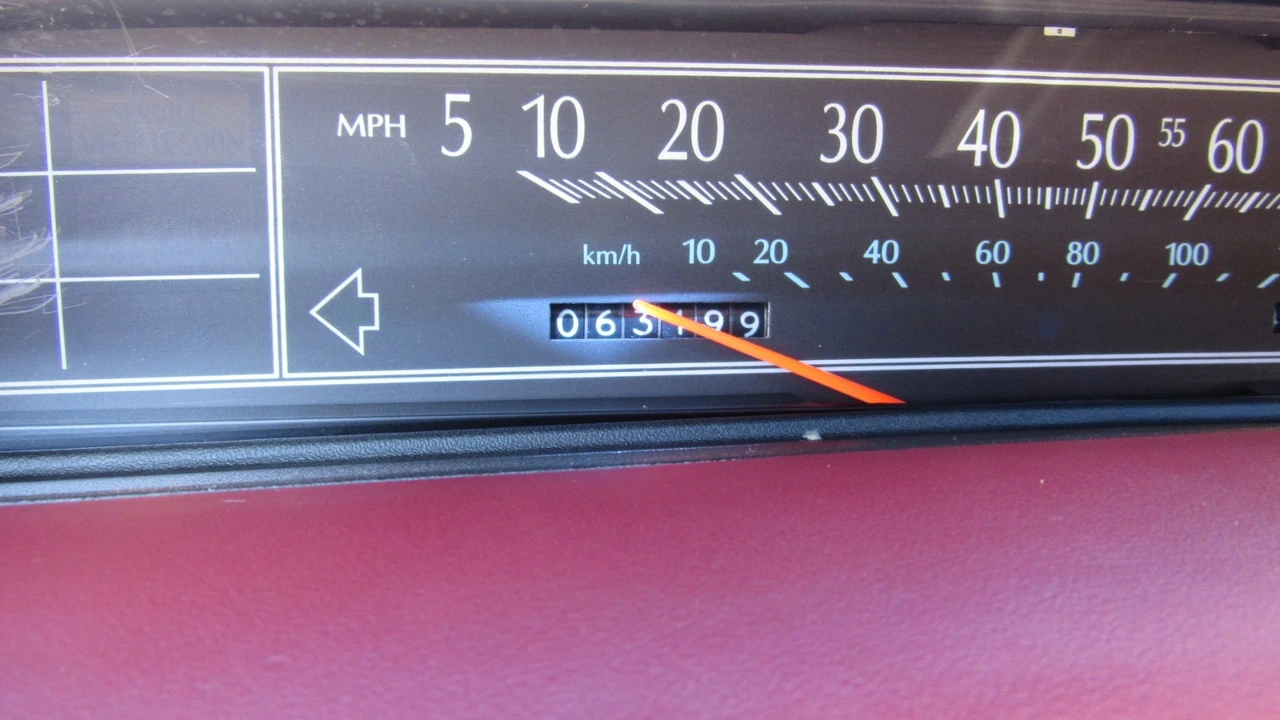 1990 Cadillac DeVille 7th Gen - Image 18 of 21