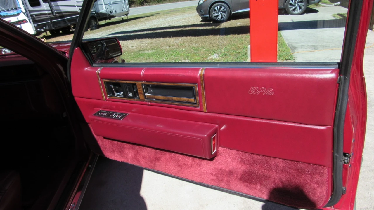 1990 Cadillac DeVille 7th Gen - Image 12 of 21