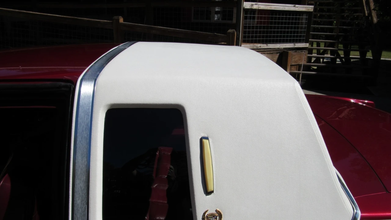 1990 Cadillac DeVille 7th Gen - Image 9 of 21