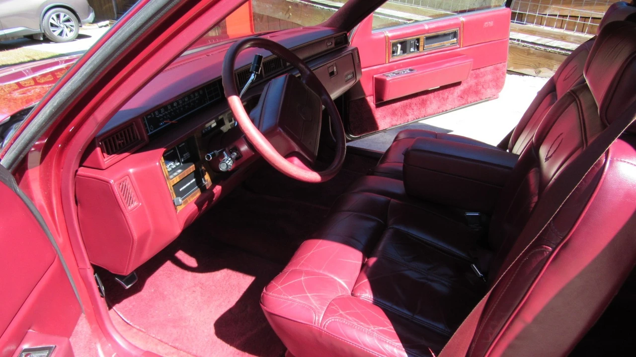 1990 Cadillac DeVille 7th Gen - Image 16 of 21