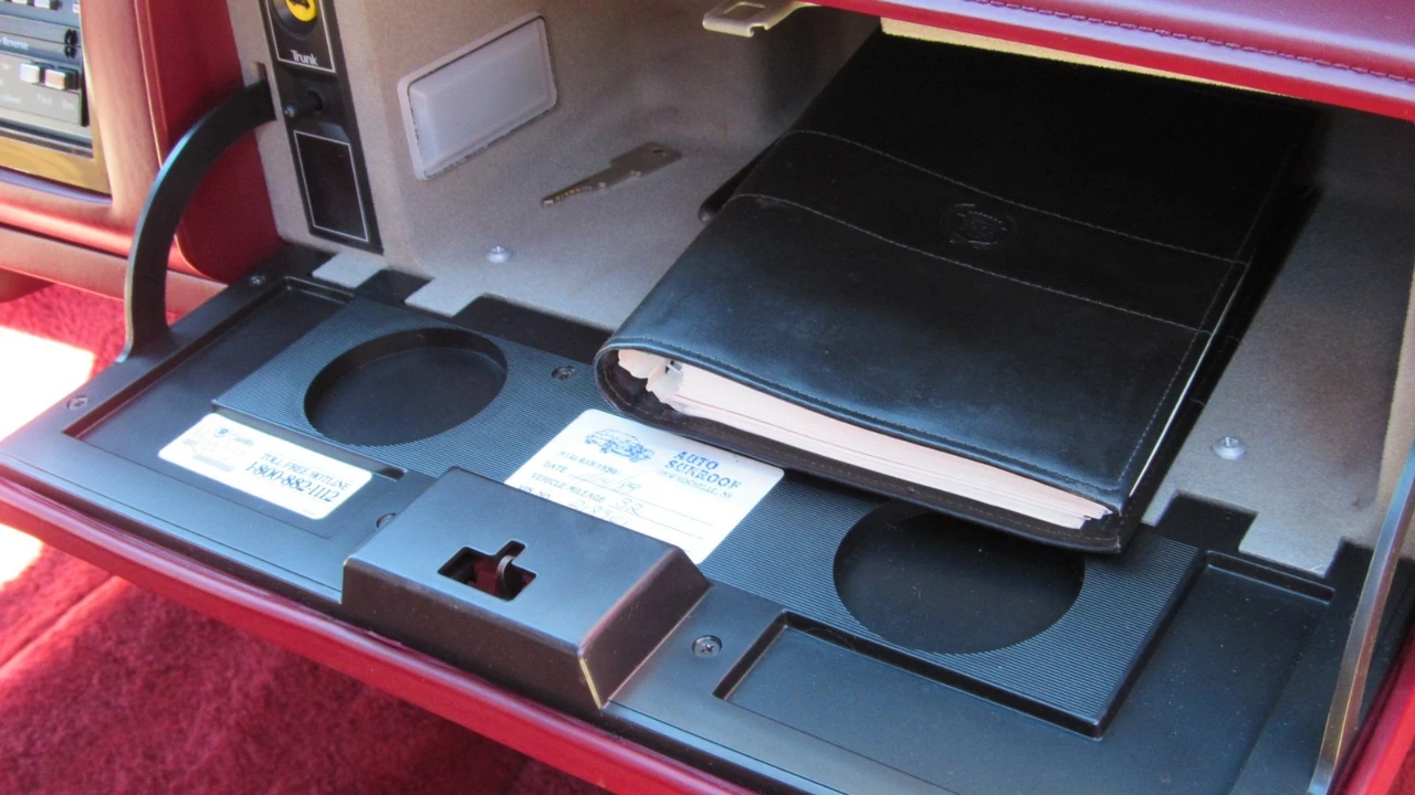 1990 Cadillac DeVille 7th Gen - Image 14 of 21