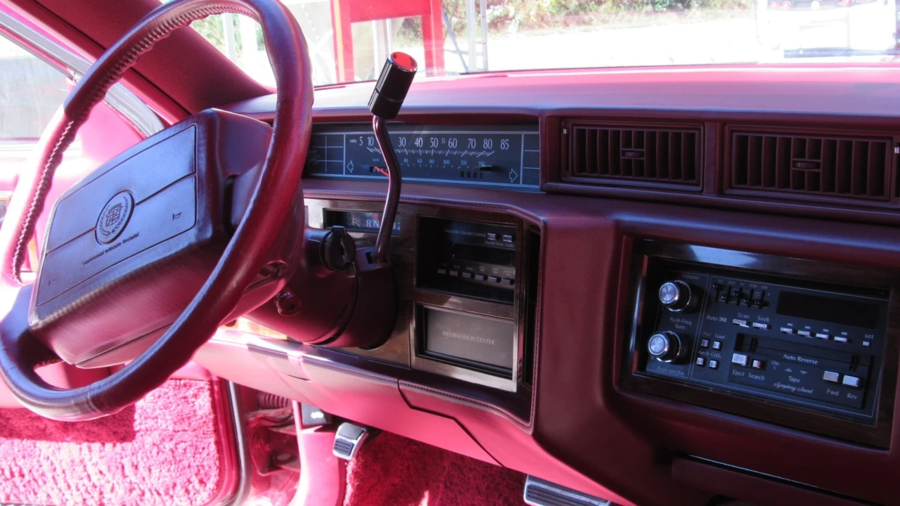 1990 Cadillac DeVille 7th Gen - Image 13 of 21