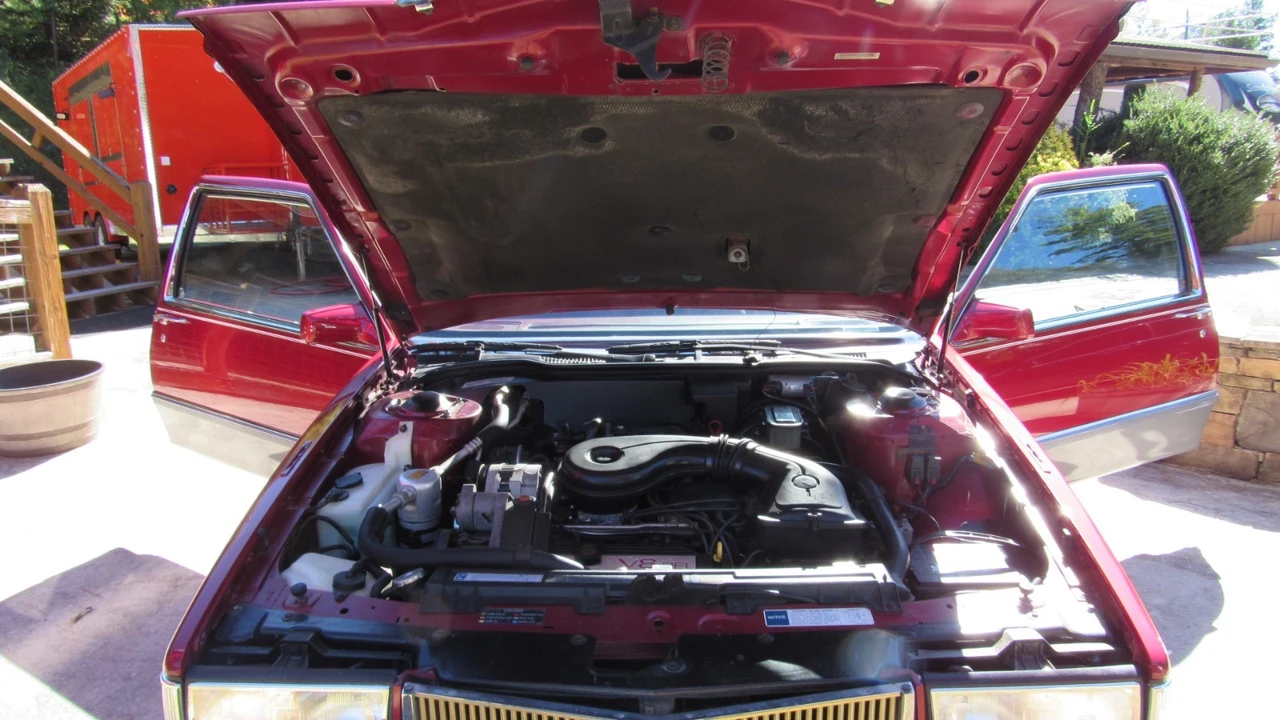 1990 Cadillac DeVille 7th Gen - Image 20 of 21