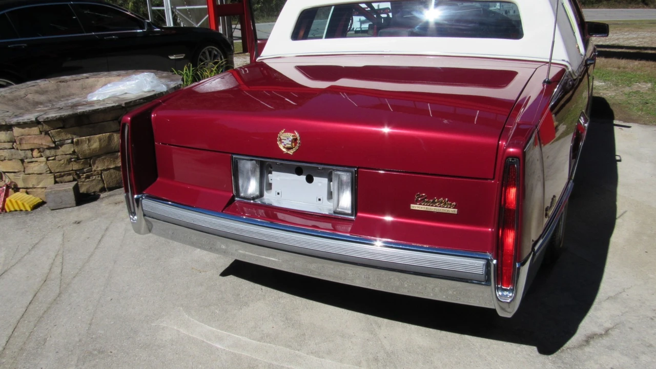 1990 Cadillac DeVille 7th Gen - Image 10 of 21