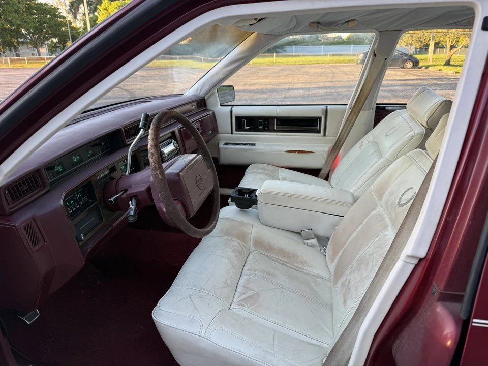 1990 Cadillac DeVille 7th Gen - Image 9 of 16
