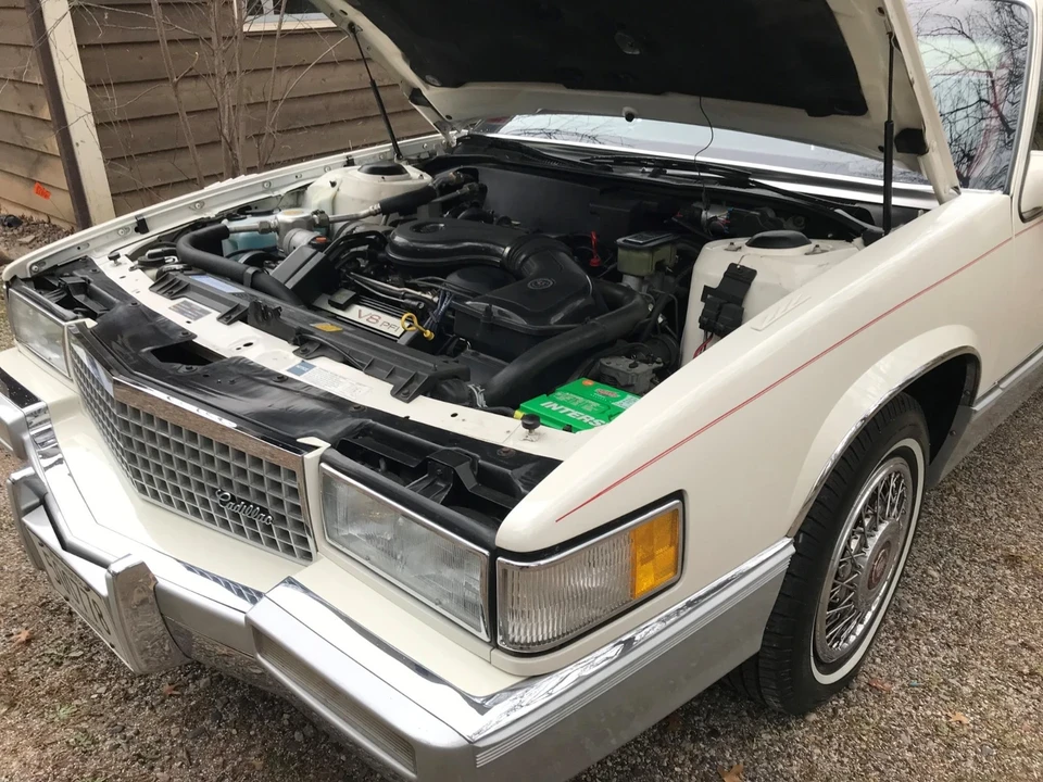 1990 Cadillac DeVille 7th Gen - Image 10 of 21