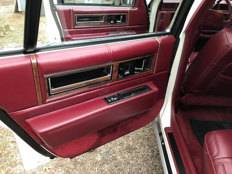 1990 Cadillac DeVille 7th Gen - Image 7 of 21