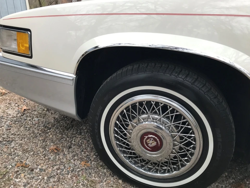 1990 Cadillac DeVille 7th Gen - Image 11 of 21
