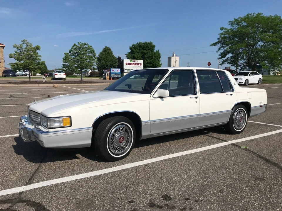 1990 Cadillac DeVille 7th Gen - Image 14 of 21