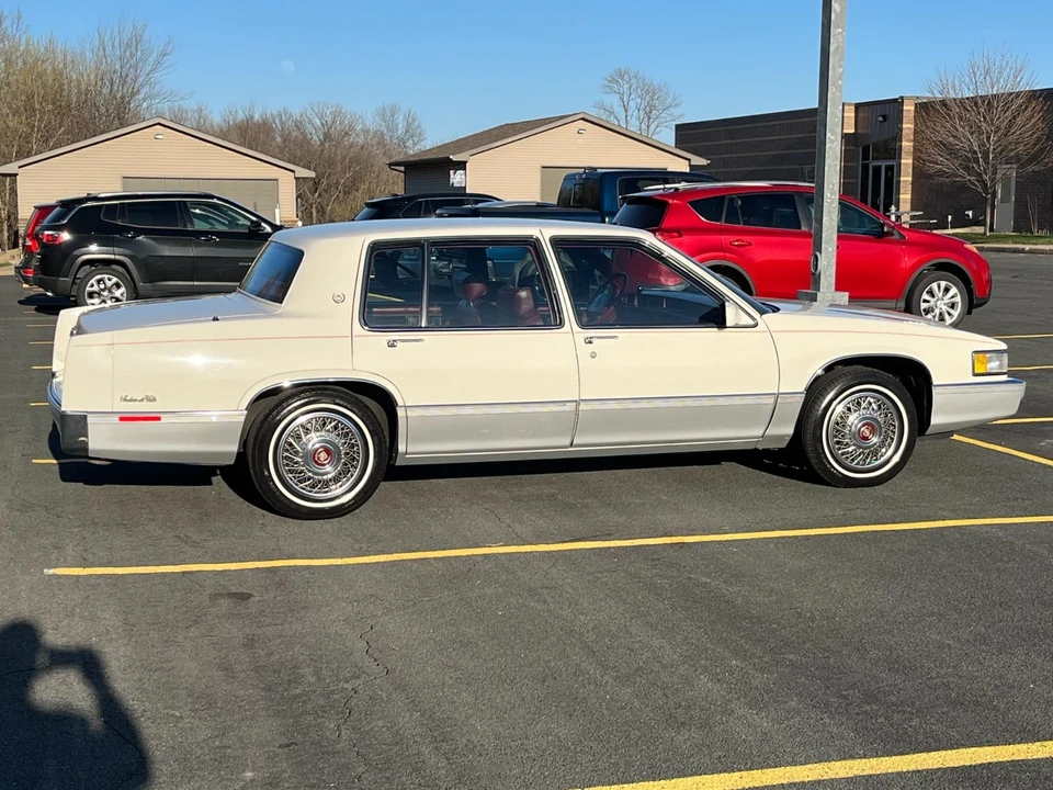 1990 Cadillac DeVille 7th Gen - Image 20 of 21