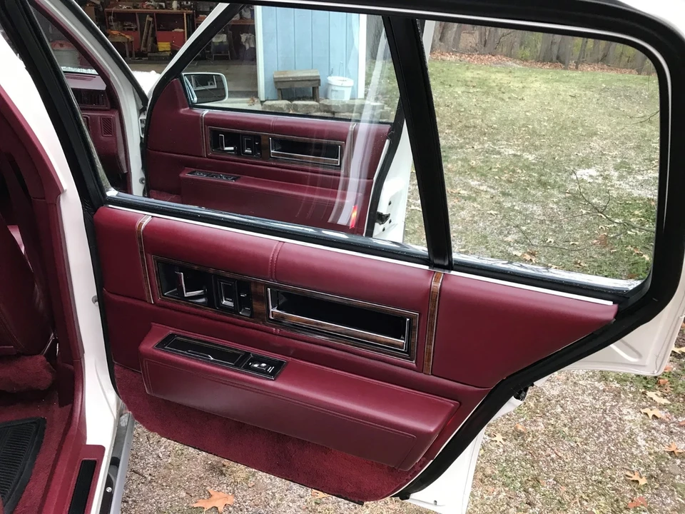 1990 Cadillac DeVille 7th Gen - Image 6 of 21
