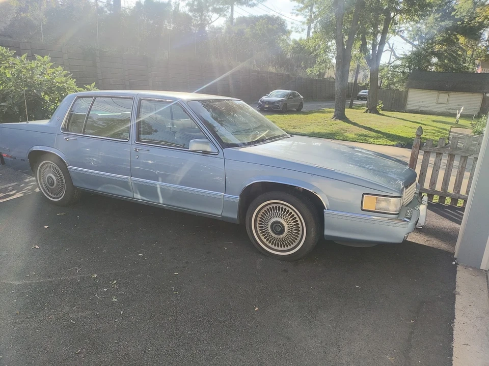 1990 Cadillac DeVille 7th Gen - Image 2 of 18