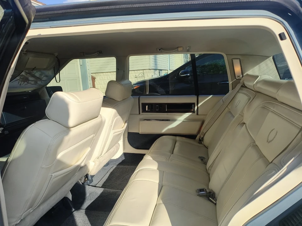 1990 Cadillac DeVille 7th Gen - Image 14 of 18