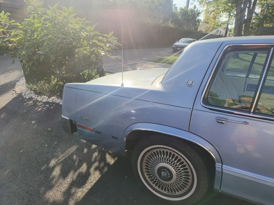 1990 Cadillac DeVille 7th Gen - Image 3 of 18