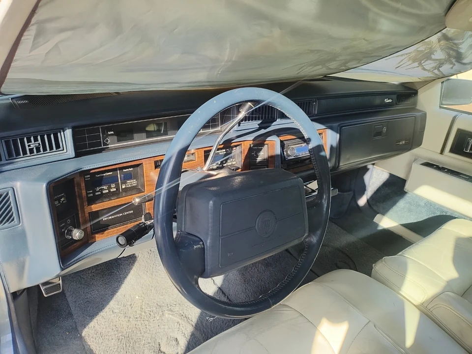 1990 Cadillac DeVille 7th Gen - Image 11 of 18