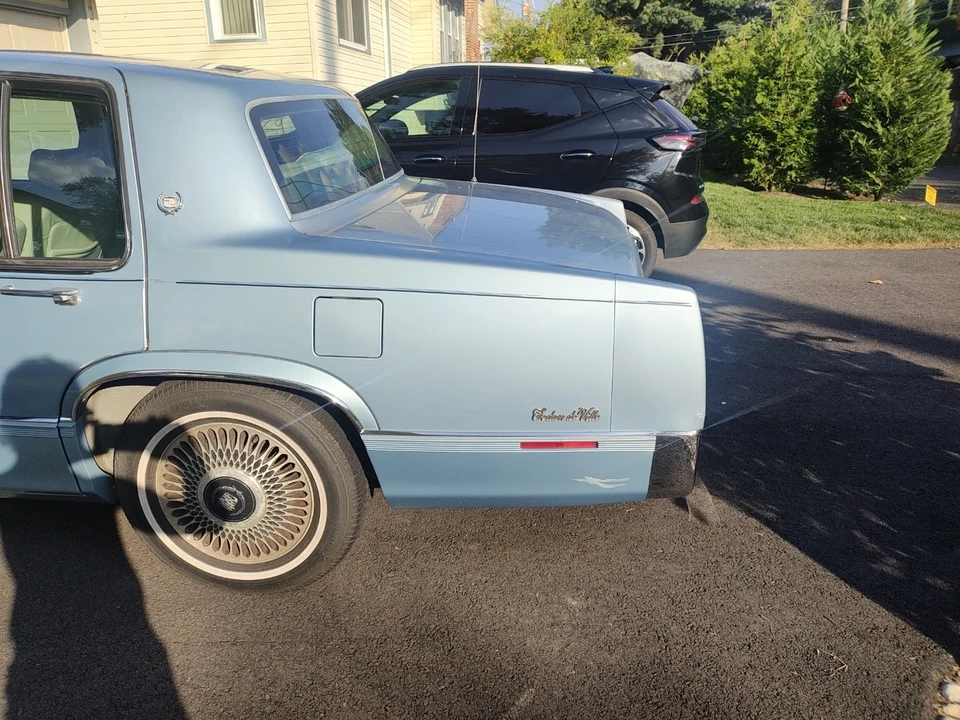 1990 Cadillac DeVille 7th Gen - Image 5 of 18
