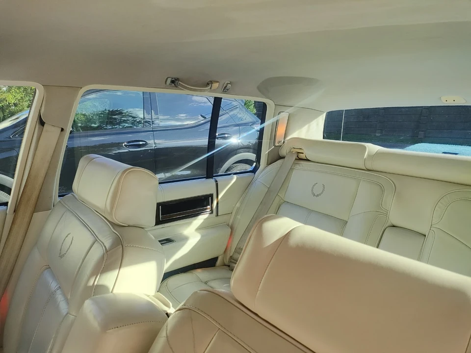 1990 Cadillac DeVille 7th Gen - Image 12 of 18