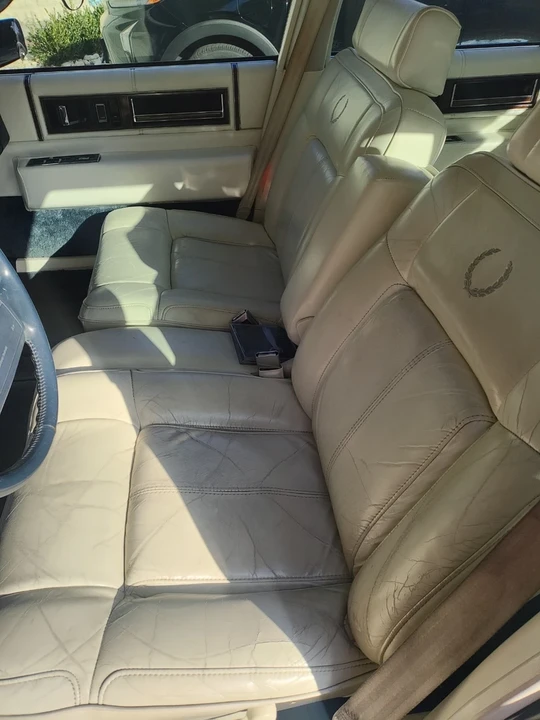 1990 Cadillac DeVille 7th Gen - Image 9 of 18