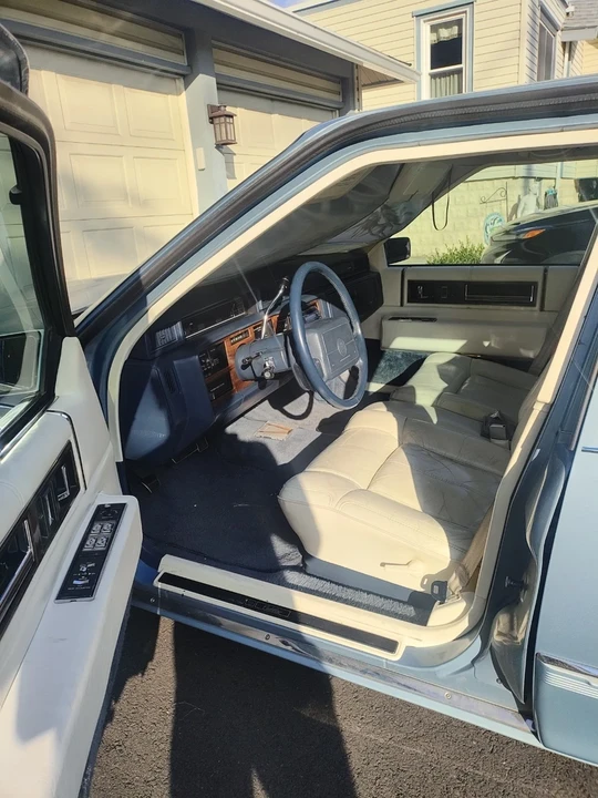1990 Cadillac DeVille 7th Gen - Image 8 of 18